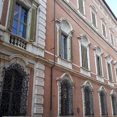 Pompeo Apartment