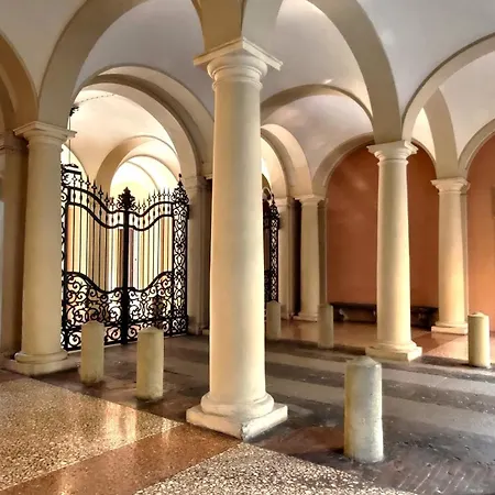 Pompeo ボローニャ